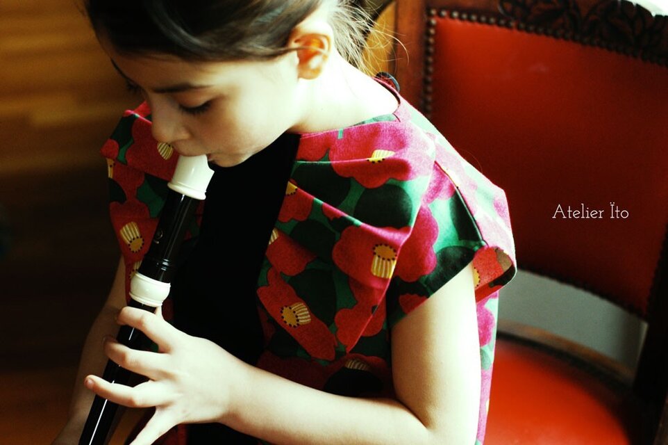 椿柄のワンピース