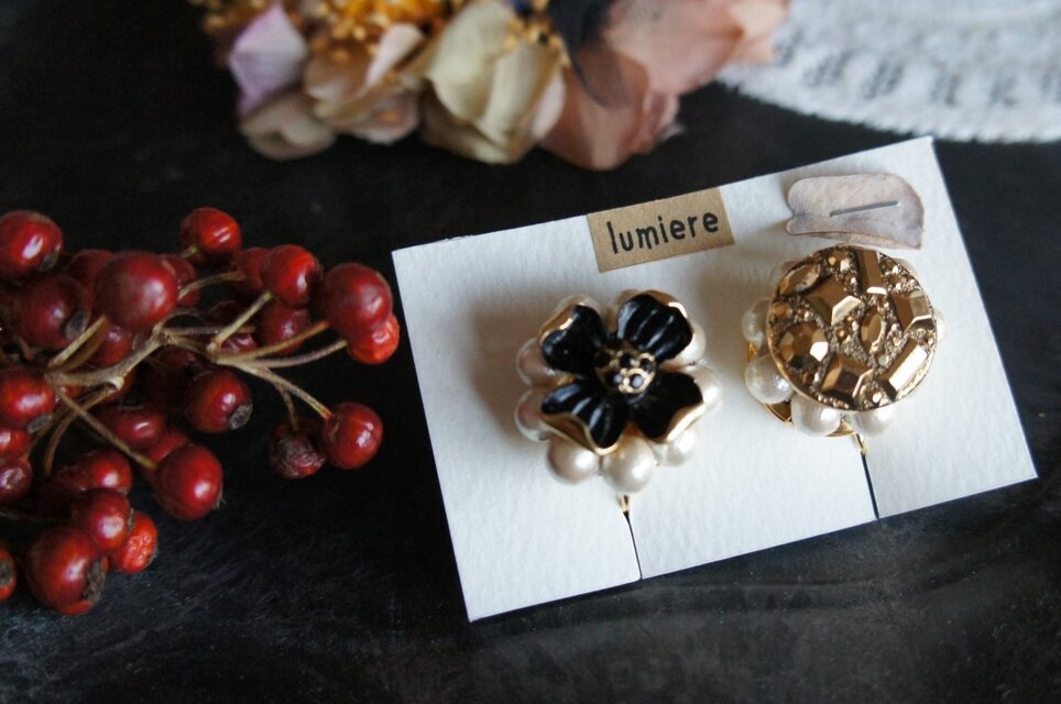 お花のアンティークボタンイヤリング