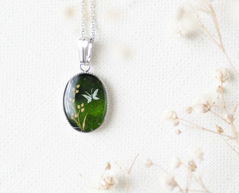 ちいさなペンダント22/蝶と三つ葉