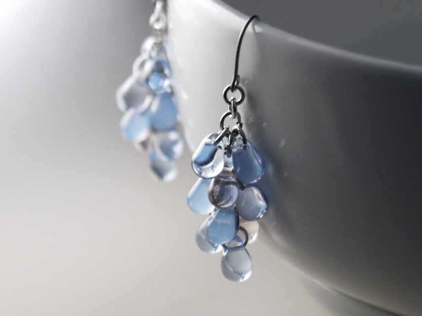 チェコ小粒ドロップのじゃらじゃらピアス あじさい2016