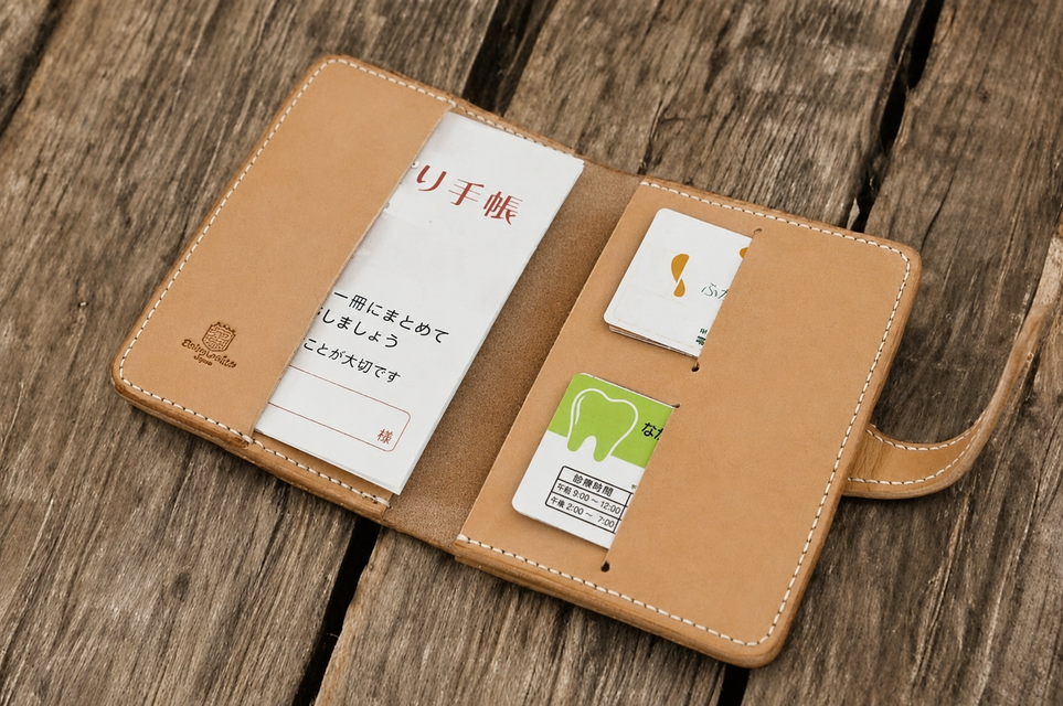本革手縫いのお薬手帳ケース【受注製作】 | iichi 日々の暮らしを