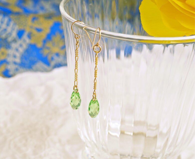 14kgf　ペリドット揺れるピアス　01