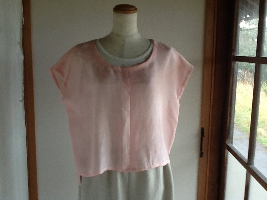 ピンクのブラウス
