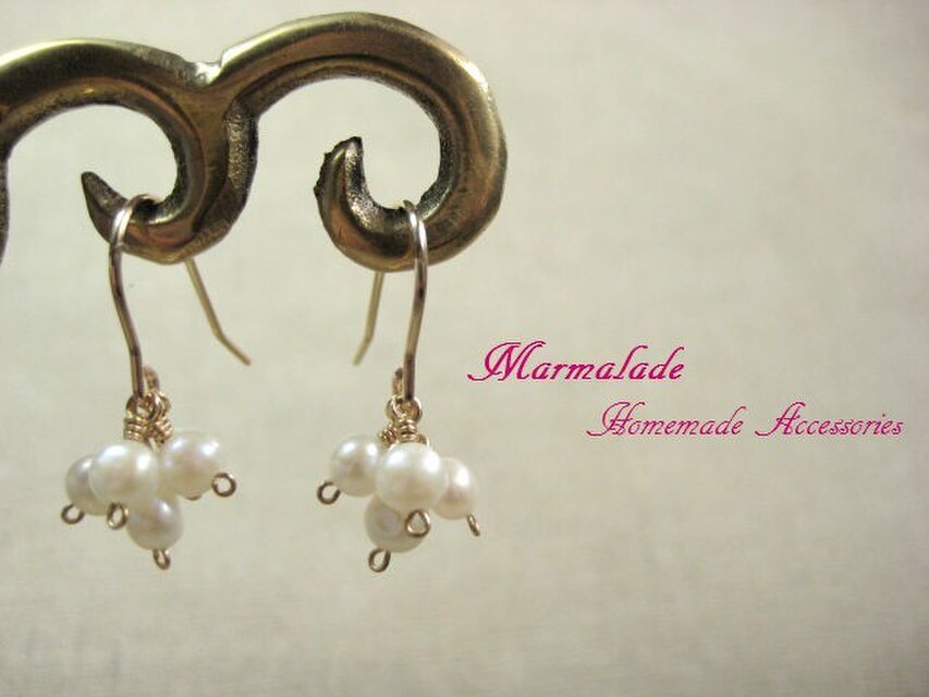 【14kgf】淡水パール（ホワイト）の5粒ピアス