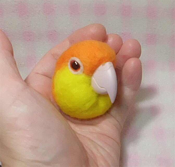 シロハラインコ☆マグネット/ブローチどちらか選択 受注作成 羊毛フェルト 羊毛インコ メモリアル 工房小鳥屋さん | iichi  日々の暮らしを心地よくするハンドメイドやアンティークのマーケットプレイス