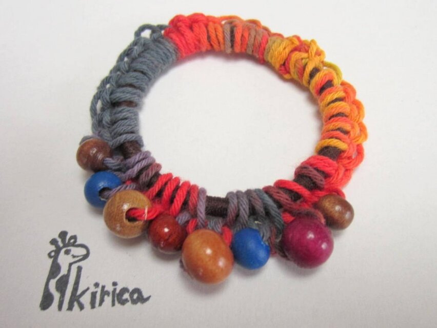 ウッドビーズのヘアゴム