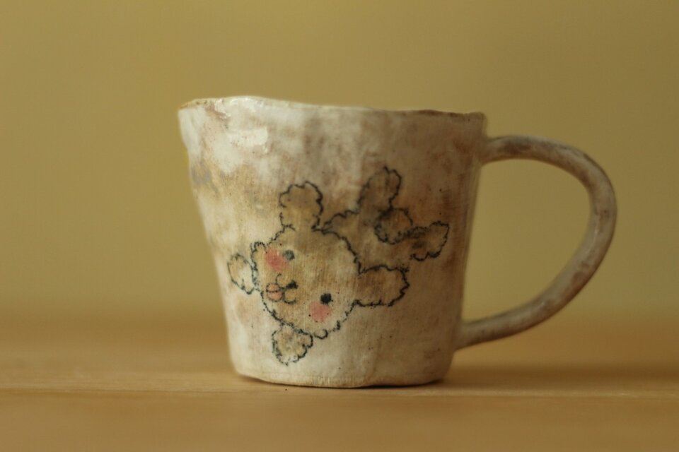 粉引き手びねりトイプードルのカップ。