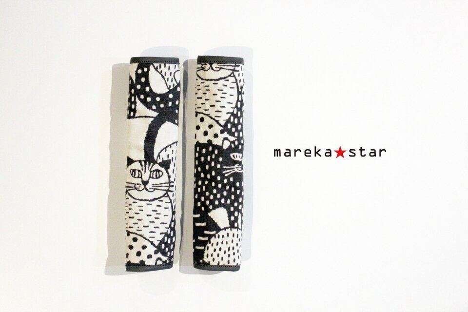 【売約済K様】№396 ベビーカー用肩ベルトカバー☆リバーシブル　猫グレー