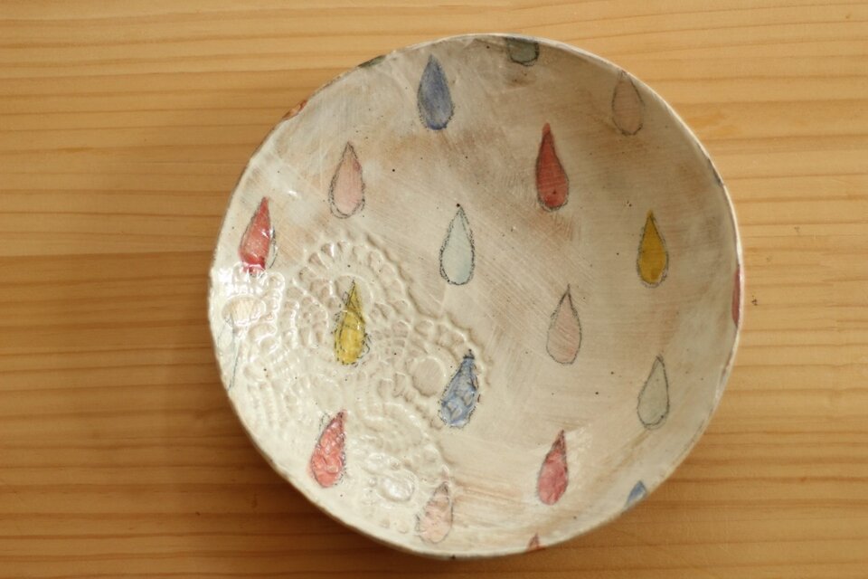 粉引きカラフルドロップのパスタ皿。