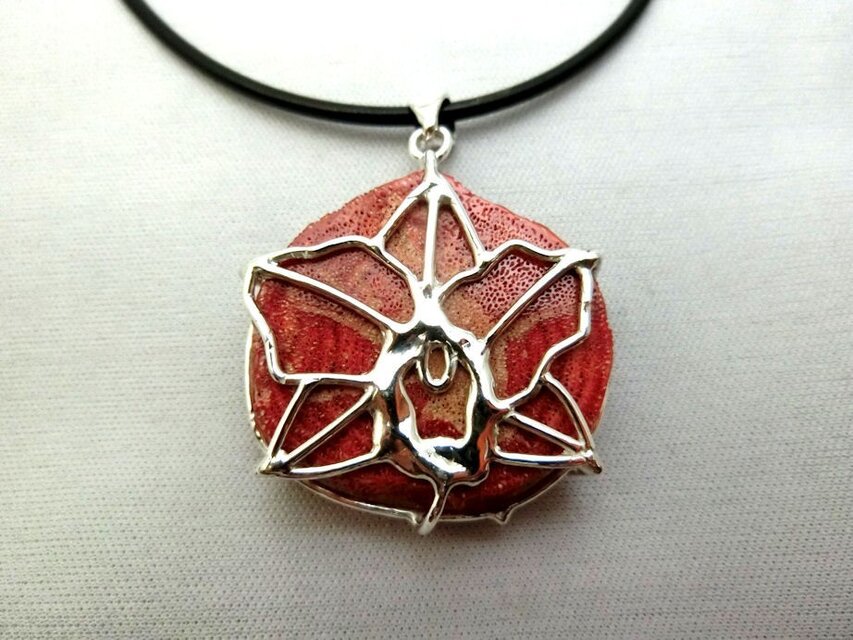 アフリカンコーラルのカトレアペンダント