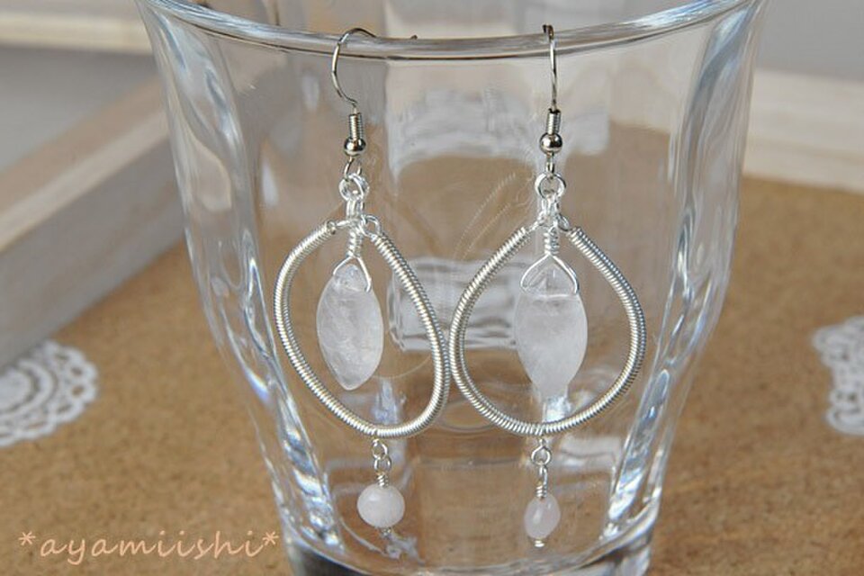 恋愛運UP♪　ローズクォーツのワイヤーコイルピアス