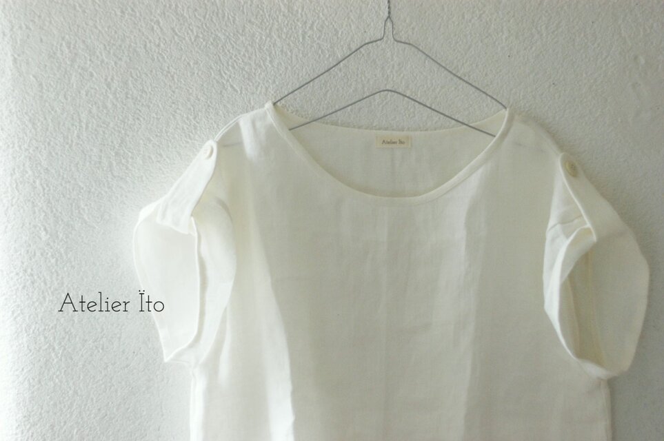 ヘリンボーン織りのリネン　ゆったりロールアップブラウス