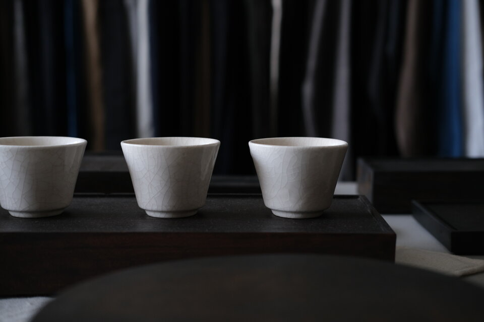 湯呑み碗　白　貫入