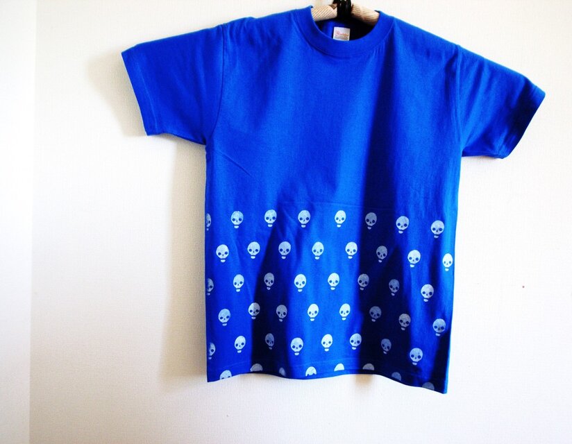青のガイコツTシャツ（ドット）
