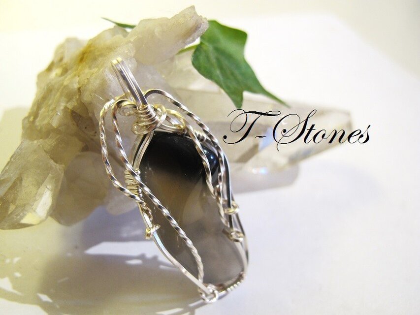 過去の古代の知識が含有された石　クレドール　オブ　ヒューマンカインド