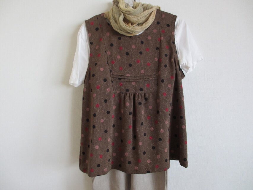 縮緬に水玉模様のベスト
