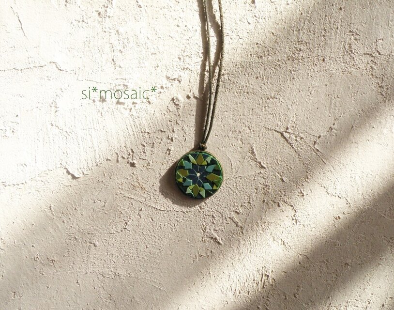 幾何学モザイクネックレス　エバーグリーン