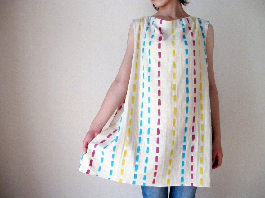 ダブルガーゼ（綿100%）のノースリーブシャツ（手描き染め・「雨」）