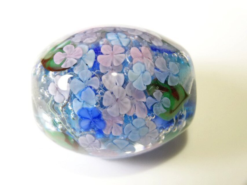 紫陽花のとんぼ玉（ガラス玉） | iichi 日々の暮らしを心地よく