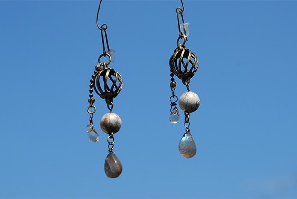 プチ・アエロスタ・ピアス