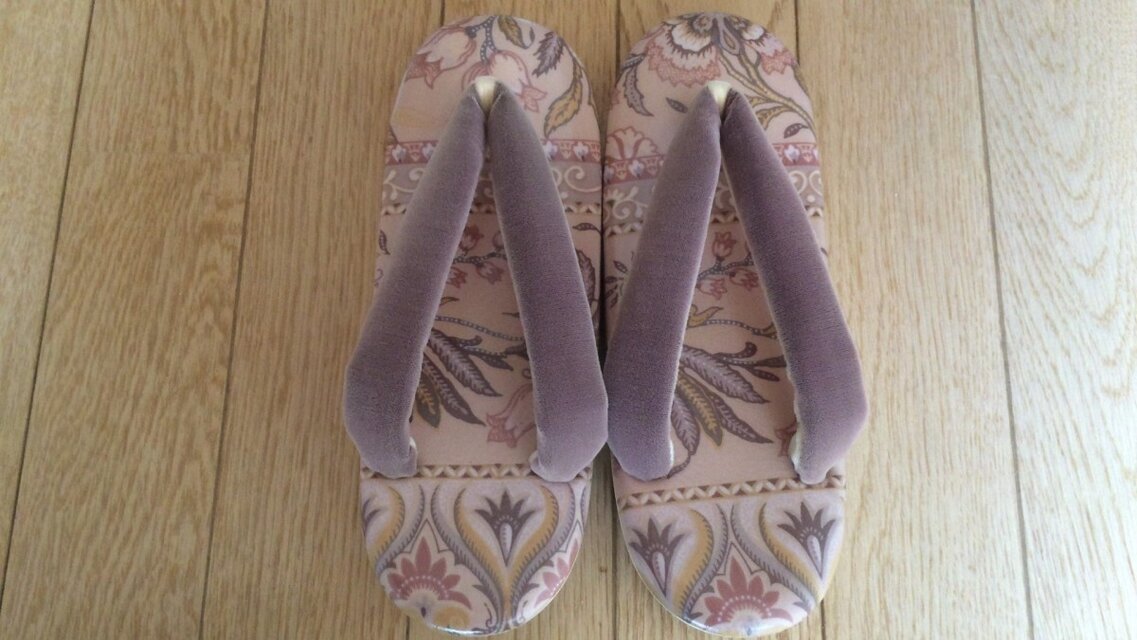 創作草履・Sサイズ　淡いピンクの更紗ふう