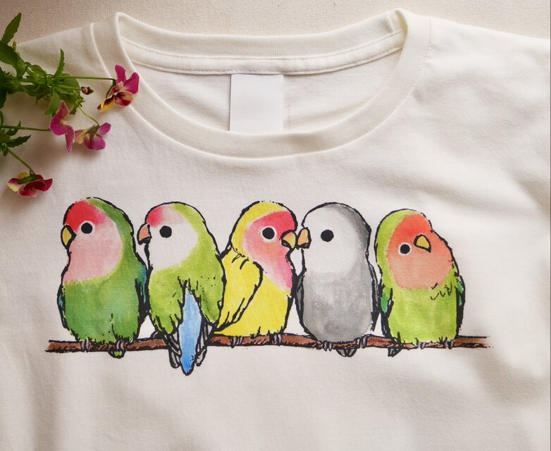 ふんわりコザクラインコの Tシャツ