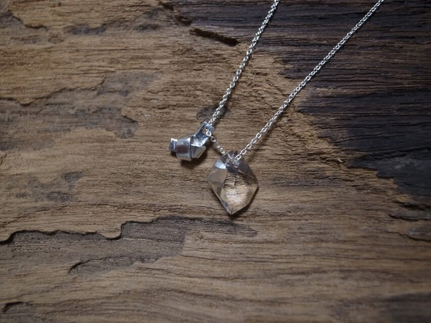 ペンダント〈MIKUJITSUKI〉