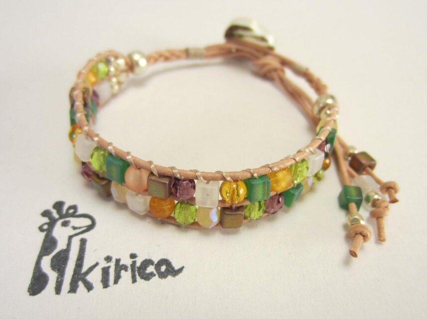 グリーンマルチカラーの2段ブレスレット
