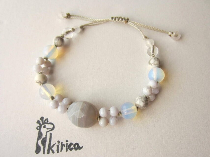 天然石だけのブレスレット（グレー系）