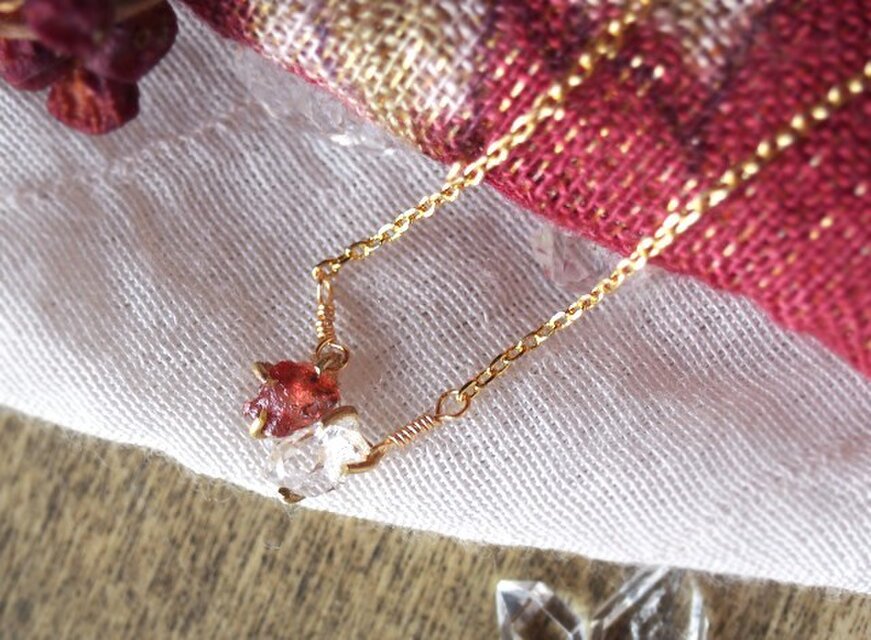 原石のルビーとダイヤモンドクォーツのネックレス