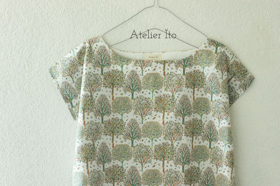 Liberty：The artist's tree   フレンチスリーブブラウス