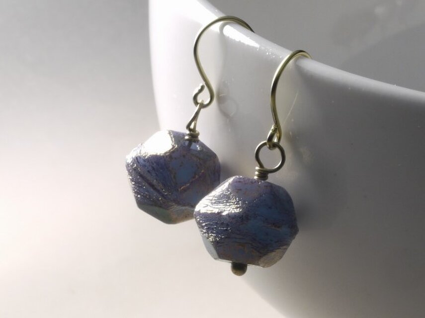 チェコビーズのひとつぶピアス アメジストブルー