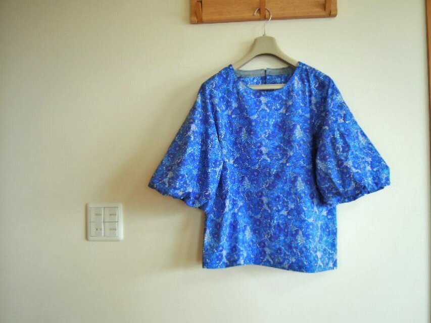 リバティタナローン　バルーン袖トップス