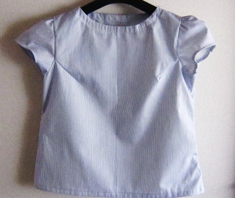 ストライプのブラウス４