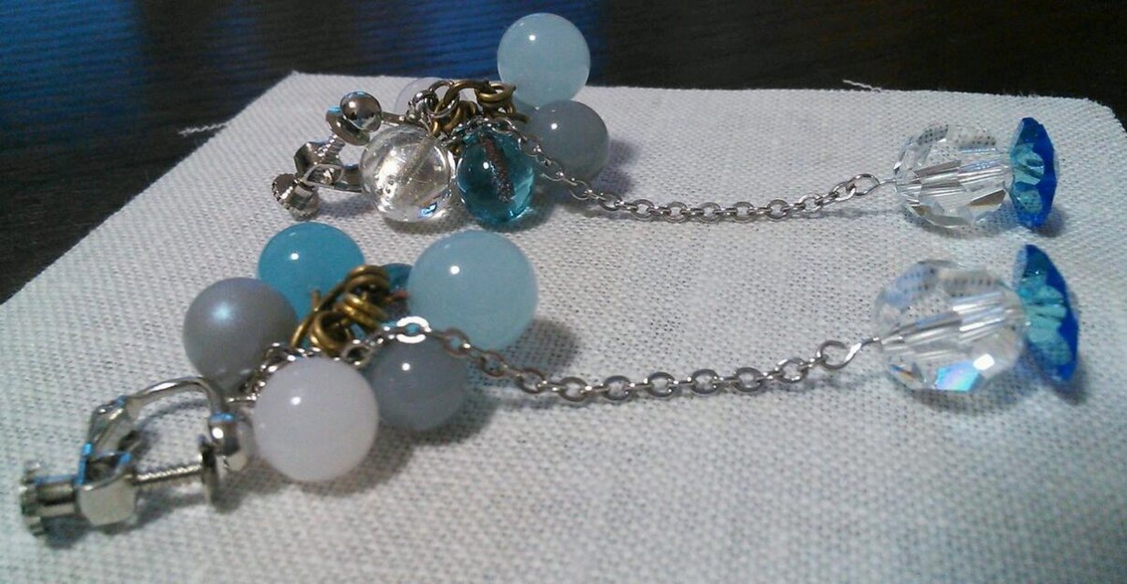 ブルーＸグレーのイヤリング