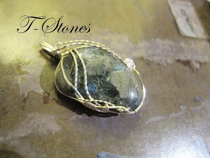 自分にふさわしい道を選んで進化してゆけるように助けてくれる　ケ・セラストーン