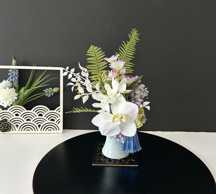 造花　御供え花　仏花　法事　お彼岸　初盆　白百合アレンジ お彼岸やお盆のお供えに 仏花アレンジ 「受注制作」 | iichi 日々の