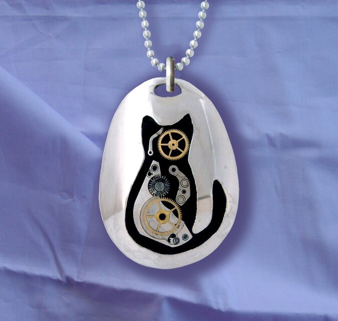 時計仕掛けのネコペンダント