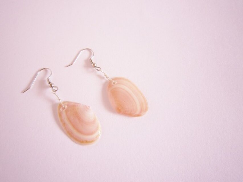 大桃の花貝　ピアス／イヤリング