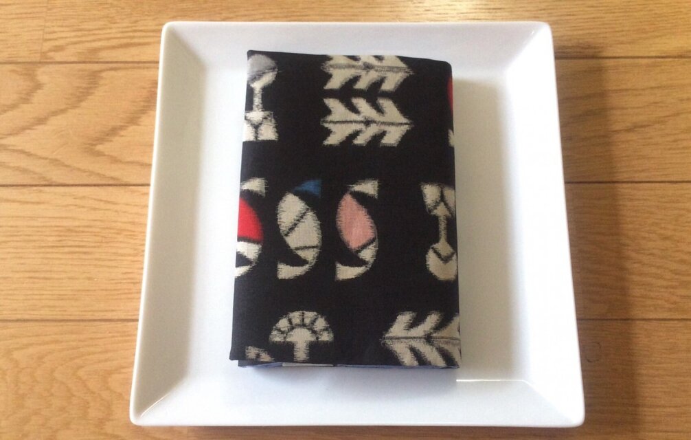 ブックカバー文庫本用　レトロかわいい銘仙柄・1