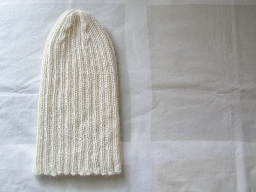 ベビーアルパカのニットキャップ　リブ深・ミルク