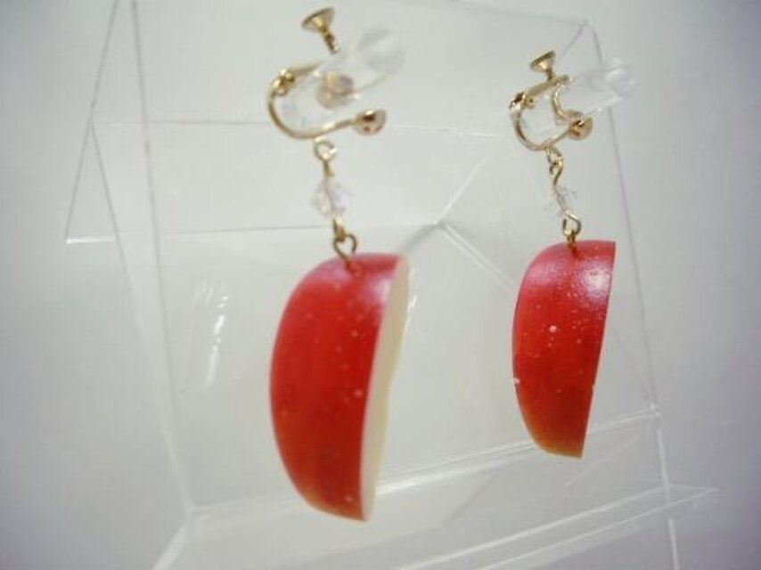 リアルなフルーツイヤリング　りんご　