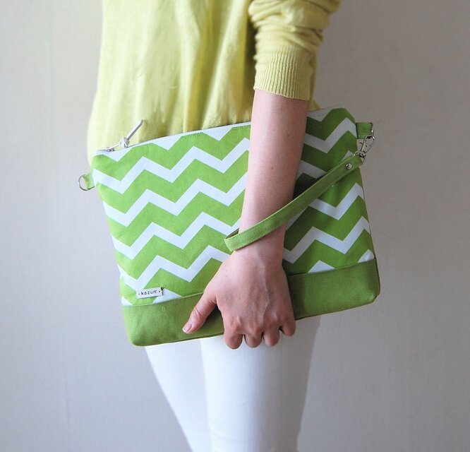 表/裏２デザイン・クラッチバッグ（US生地黄緑シェブロン）