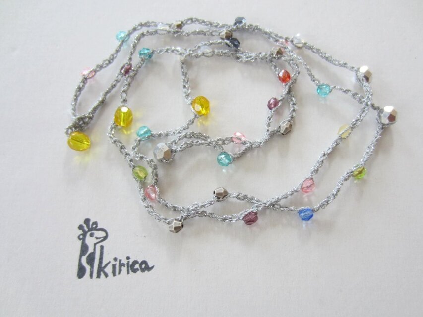 マルチカラーの軽いネックレス&ブレス