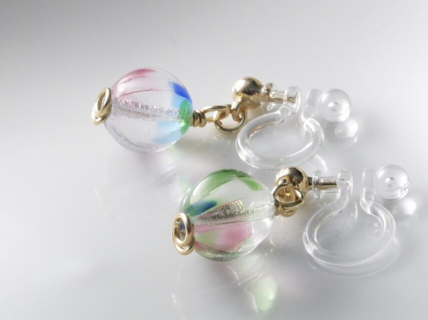 チェコ・メロンビーズのノンホールピアス　風鈴