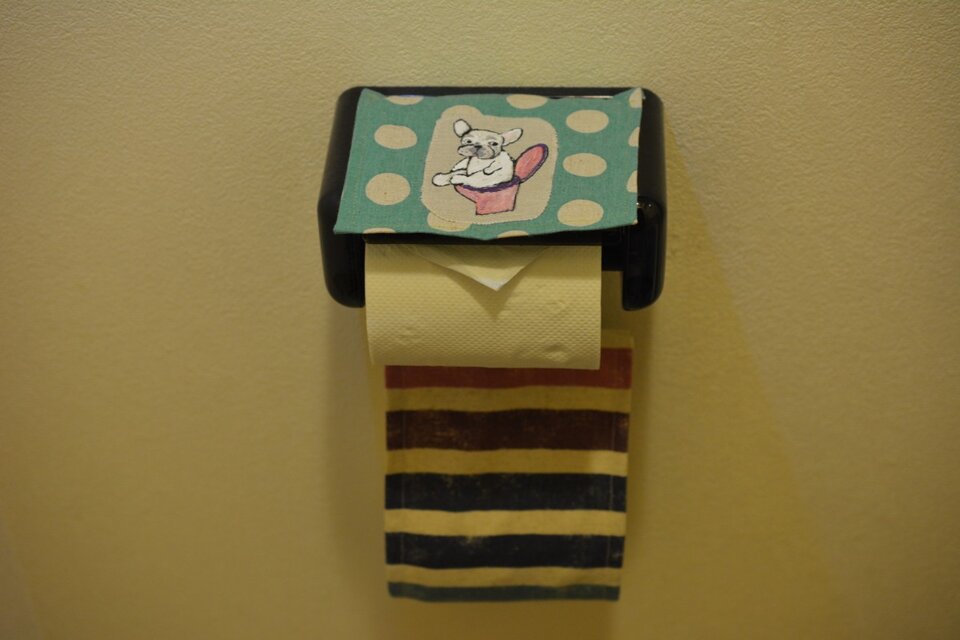 ＢＵＨＩトイレットペーパーホルダーカバー(クリーム）黄緑水玉縞