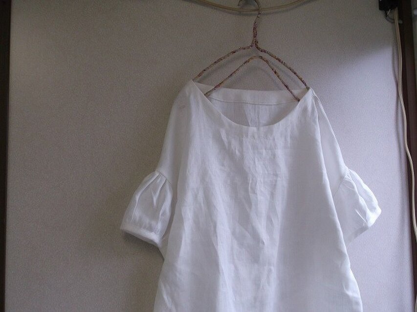 リネンパフ袖ブラウス