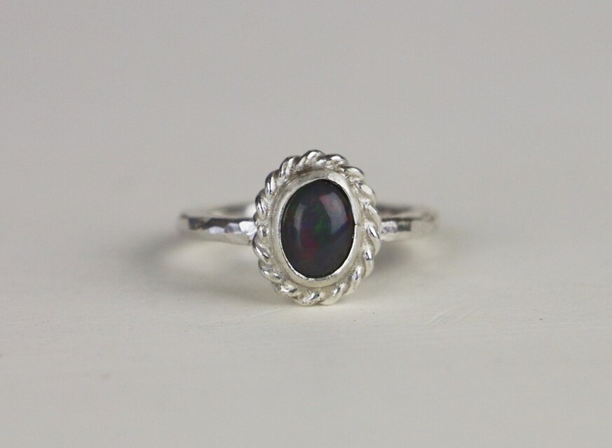 古代スタイル　天然ブラックオパール＊指輪＊　9.5号