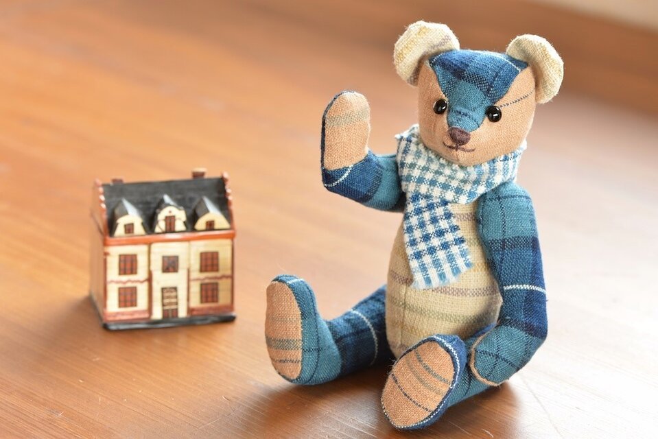 手紡ぎ手織りのテディベア