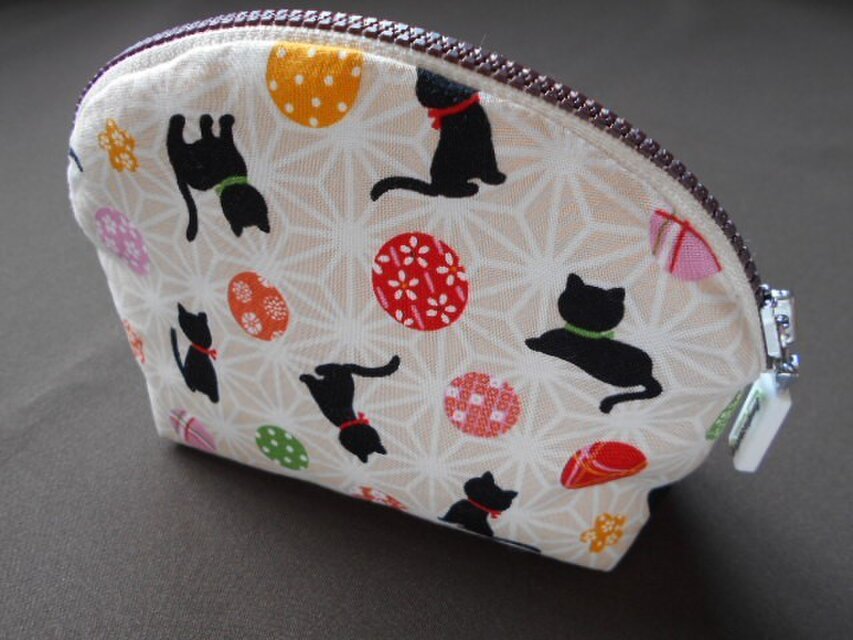 麻の葉に黒猫とまり*シェルポーチ